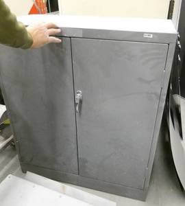 lot 137 image: metal cabinet
