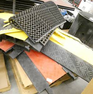 lot 163 image: Pallet of wirecable ramps management raceway