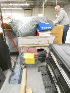 lot 165 image: Table (30x38x26) and contents