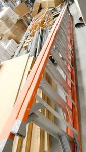 lot 170 image: 12 ft ladder - looks like new