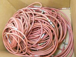 lot 214 image: Large lot of air hoses of various lengths
