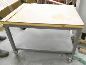 lot 220 image: Cart (30x36x26)