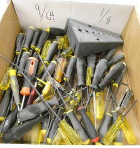 lot 288 image: Box of hex drivers