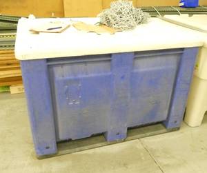 lot 301 image: large pallet size plastic tote