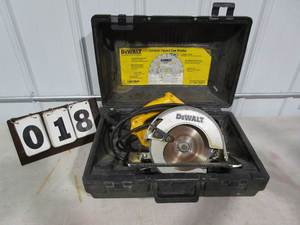 lot 18 image: DeWalt 7.25 Circular Saw