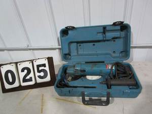 lot 25 image: Makita 4 Disc Grinder