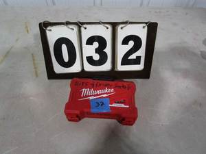lot 32 image: Milwaukee Shock Wave Impact Duty Bits-Driver Sockets