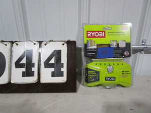 lot 44 image: Ryobi Whole Stud Detecor