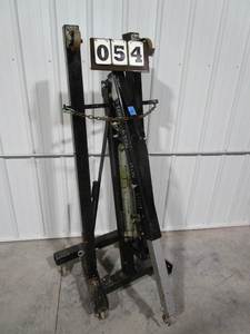 lot 54 image: Engine Hoist - 2 ton Hydraulic - Folding