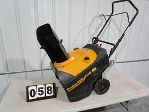 lot 58 image: Poulan Pro 21 Snow Thrower