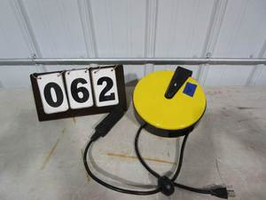 lot 62 image: Bayco Rewind Power Cord