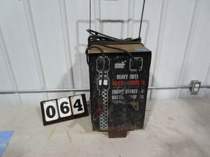 lot 64 image: Sears Heavy Duty Engine Starter & Battery Charger