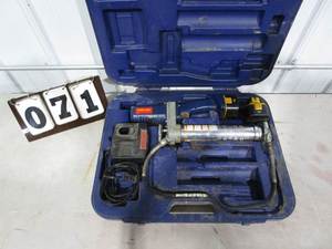 lot 71 image: John Deere Power Luber