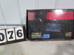 lot 76 image: Kicker ZX300.1