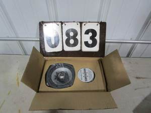 lot 83 image: Hogtune Speakers