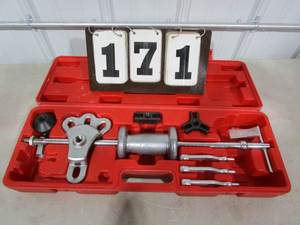 lot 171 image: Axle Puller