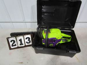 lot 213 image: Poulon Wild Thing Chain Saw