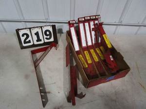 lot 219 image: Qual-Craft 10 Roof Brackets