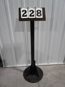 lot 228 image: Heavy Duty Metal Stand