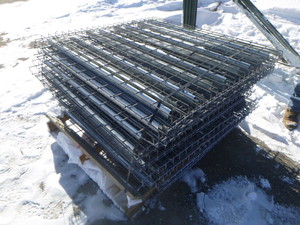 lot 3 image: 22 Pallet Racking 49 X 42 Wire Decks