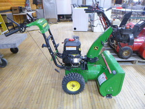 lot 10 image: John Deere Snowblower