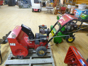 lot 12 image: Estate 523 Snowblower