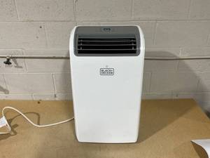 lot 160 image: Black & Decker 7,700 BTU (14,000 BTU ASHRAE) Portable Air Conditioner Model BPACT14WT