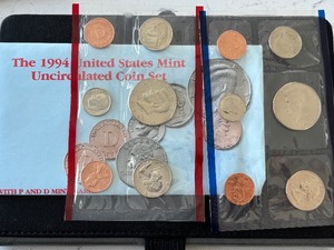 lot 40 image: 1994 P & D Mint Set