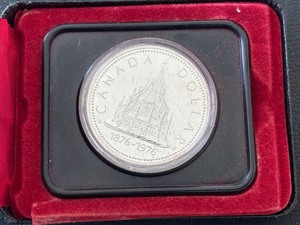 lot 18 image: 1976 Canada Silver Dollar