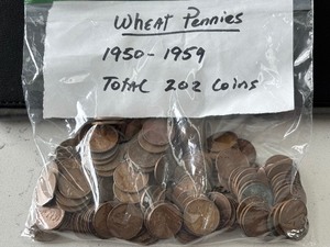 lot 52 image: Lincoln Wheat Cents