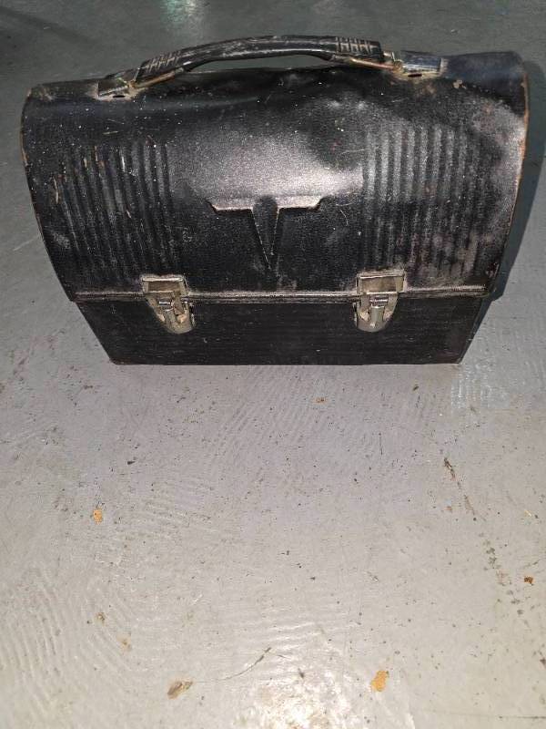 lot 32 image: Vintage Lunchbox