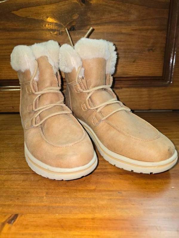 lot 36 image: Cliffs Warm Womens Boots