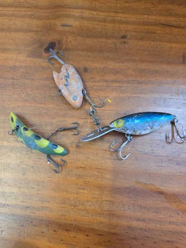 lot 52 image: Lot of 3 Fishing Lures, Blue and Frog