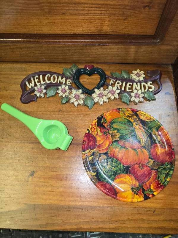 lot 86 image: Hand Juicer, Welcome Sign (heavy) and Harvest Plate