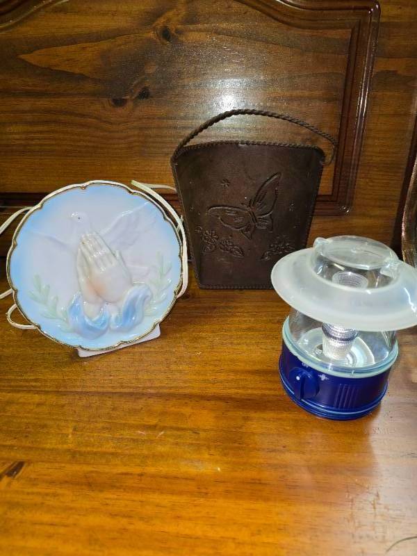 lot 97 image: Nightlight Prayer Hands, Battery Lantern, Tin Wall Hanging