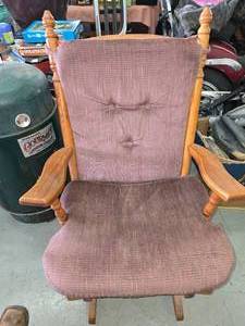 lot 114 image: Glider Rocker- Great Shape