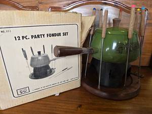 lot 123 image: Vintage Fondue Pot, All Pieces Are There