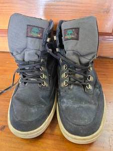 lot 128 image: Timberland Hiking Boots Size 11.5