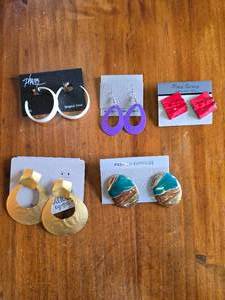 lot 132 image: 5 Pair of Retro Earrings