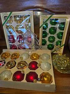 lot 75 image: 2 Christmas Cookie Plates and Lots of Vintage Christmas Ornaments