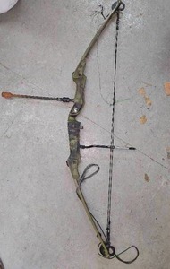 lot 140 image: Bear Whitetail 2 Compound Bow