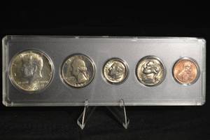 lot 68 image: 1969 U.S Coin Set