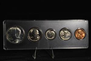 lot 72 image: 1968 Mint set