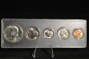 lot 73 image: 1967 Mint Set