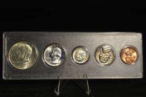 lot 76 image: 1964 Mint Set