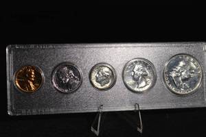 lot 89 image: 1961 U.S Mint set