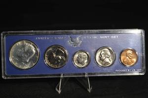 lot 93 image: 1966 U.S Mint Set