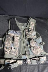 lot 147 image: GMG Plate Carrier Vest with MOLLE Pouches - Digital Camouflage Tactical Gear