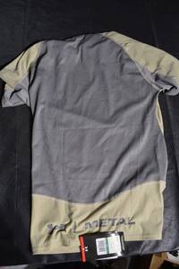 lot 152 image: Under Armour Mens LG Metal Colorblock Tee - Large Short Sleeve