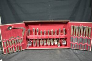 lot 186 image: I. Rogers Bros Silver Plate Flatware Set in Red Velvet Case